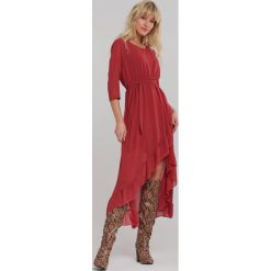 Czerwona Sukienka Lewis. Czerwone sukienki damskie Renee, na co dzień, s, w paski, z tkaniny, eleganckie, z okrągłym kołnierzem, bez rękawów, midi, asymetryczne. Za 109,99 zł.