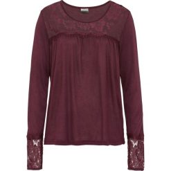 Shirt z długim rękawem i koronką bonprix jeżynowy. Fioletowe koszulki damskie bonprix, w koronkowe wzory, z koronki, eleganckie, z okrągłym kołnierzem, z długim rękawem. Za 74,99 zł.