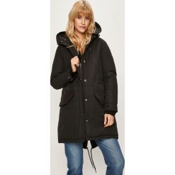 Wrangler - Parka. Czarne kurtki damskie Wrangler, s, bez wzorów, z bawełny, długie, z kapturem. W wyprzedaży za 579,90 zł.