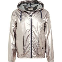 Folk FEATHERWEIGHT Kurtka wiosenna metallic. Szare kurtki męskie bomber Folk, m, z materiału. W wyprzedaży za 388,15 zł.