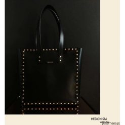 Czarna skórzana torba shopper nabijana ćwiekami. Czarne torby damskie na zakupy Pakamera, bez wzorów, ze skóry, bez dodatków. Za 990,00 zł.