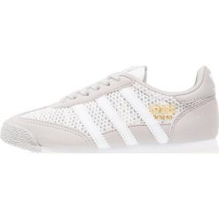 Adidas Originals DRAGON OG 3D KNIT Tenisówki i Trampki clear granite/core black/chalk white. Szare trampki dziewczęce adidas Originals, z tworzywa sztucznego. W wyprzedaży za 188,30 zł.