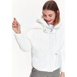 Krótka kurtka z kapturem i taśmami. Białe kurtki damskie Top Secret, na zimę, bez wzorów, z puchu, eleganckie, krótkie, z kapturem. W wyprzedaży za 119,99 zł.