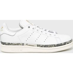 Adidas Originals - Buty Stan Smith New Bold. Białe buty sportowe damskie adidas Originals, bez wzorów, ze skóry, sportowe. W wyprzedaży za 399,90 zł.