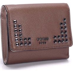 Guess Portfel "Gabi". Szare portfele damskie Guess, z aplikacjami, ze skóry. Za 179,00 zł.