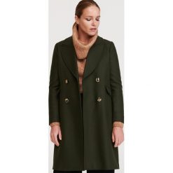 Płaszcz z wełną - Khaki. Brązowe płaszcze damskie Reserved, z wełny. W wyprzedaży za 199,99 zł.