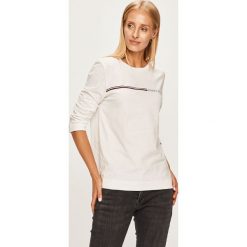 Tommy Hilfiger - Longsleeve. Niebieskie bluzki damskie TOMMY HILFIGER, s, z nadrukiem, z bawełny, z okrągłym kołnierzem. Za 189,90 zł.