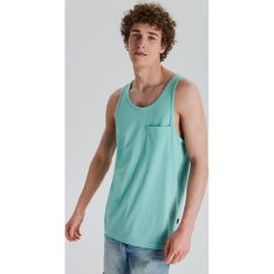 Tank top z kieszenią - Turkusowy. Niebieskie t-shirty męskie Cropp, s, bez wzorów, bez kołnierzyka. W wyprzedaży za 14,99 zł.