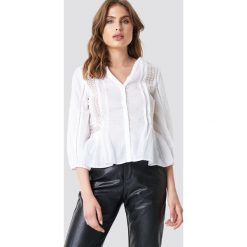 MANGO Bluzka z ażurowymi detalami - White. Białe bluzki damskie Mango, bez wzorów, z materiału, bez kołnierzyka, bez rękawów. Za 121,95 zł.