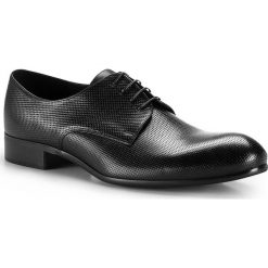 Buty męskie. Czarne buty wizytowe męskie Wittchen, ze skóry, z otwartym noskiem, bez zapięcia. W wyprzedaży za 297,41 zł.