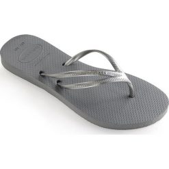 Havaianas - Japonki. Szare klapki damskie Havaianas, bez wzorów, z materiału, bez obcasa, na obcasie. W wyprzedaży za 59,90 zł.