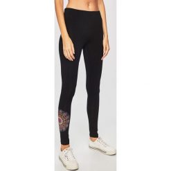 Desigual - Legginsy. Czarne spodnie damskie Desigual, s, bez wzorów, z elastanu. W wyprzedaży za 139,90 zł.