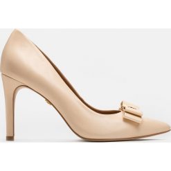 Beżowe czółenka damskie. Brązowe czółenka peep toe marki Kazar, ze skóry, na wysokim obcasie, na obcasie. Za 499,00 zł.