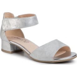 Sandały CAPRICE - 9-28212-24 Lt Grey Foil 245. Szare klapki damskie Caprice, bez wzorów, ze skóry, bez obcasa, na obcasie. Za 229,00 zł.