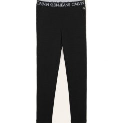 Calvin Klein Jeans - Spodnie dziecięce 140-176 cm. Czarne spodnie dziewczęce Calvin Klein Jeans, bez wzorów, z elastanu. Za 299,90 zł.