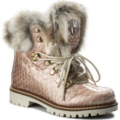 Botki NEW ITALIA SHOES - 1515404A/54 Pink. Czerwone botki damskie na obcasie marki New Italia Shoes, z lakierowanej skóry. W wyprzedaży za 869,00 zł.