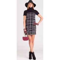 SUKIENKA ELISABETTA FRANCHI. Czarne sukienki damskie Elisabetta Franchi, na imprezę, bez wzorów, z tkaniny, z golfem, z krótkim rękawem, krótkie, mini. Za 1099,50 zł.