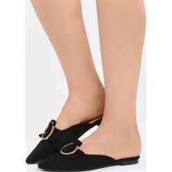 Czarne Klapki Early Spring. Czarne klapki damskie Born2be, bez wzorów, bez obcasa, na płaskiej podeszwie. Za 54,99 zł.