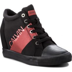 Sneakersy CALVIN KLEIN JEANS - Roxanna RE9806 Black/Metal Red. Czarne półbuty damskie marki Calvin Klein Jeans, na co dzień, bez wzorów, z jeansu, bez obcasa, na koturnie, bez zapięcia. W wyprzedaży za 339,00 zł.