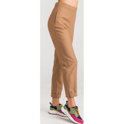 SPODNIE PACE WEEKEND MAX MARA. Czerwone spodnie damskie z wełny. Za 887,40 zł.