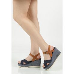 Sandały na koturnie wrangler jeena indigo wl171680. Niebieskie koturny damskie Wrangler, bez obcasa, na koturnie, bez zapięcia. Za 349,99 zł.