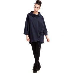 Czarna Bluza Oversize z Szerokim Rękawem 3/4 z Kapturem. Czarne bluzki damskie Molly.pl, uniwersalny, bez wzorów, z bawełny, z krótkim rękawem, krótkie, z kapturem. Za 135,90 zł.