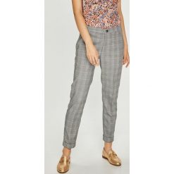 Pepe Jeans - Spodnie Irene. Szare jeansy damskie marki Pepe Jeans, bez wzorów, z elastanu, casualowe. W wyprzedaży za 199,90 zł.
