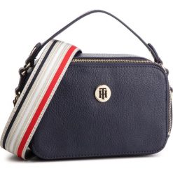 Torebka TOMMY HILFIGER - Cool Tommy Mini Trunk AW0AW06543 413. Niebieskie torebki klasyczne damskie TOMMY HILFIGER, bez wzorów, ze skóry ekologicznej, klasyczne, bez dodatków. W wyprzedaży za 319,00 zł.
