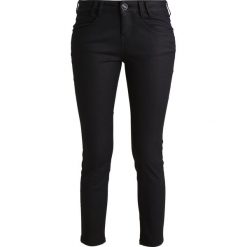 Freeman T. Porter LEELA Jeansy Slim Fit black. Czarne rurki damskie Freeman T. Porter. W wyprzedaży za 246,75 zł.