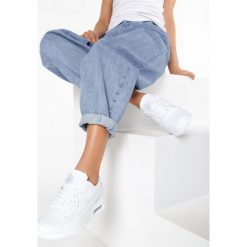 Białe Buty Sportowe Classic Nilda. Białe buty sportowe damskie Born2be. W wyprzedaży za 99,99 zł.