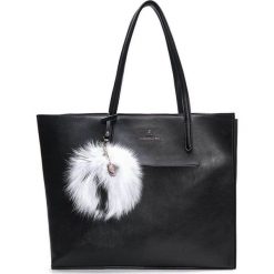 L'Atelier du Sac torebka Amalia 9248 czarna z pashmina. Czarne torebki klasyczne damskie L'Atelier du Sac, z aplikacjami, ze skóry, przez ramię, zdobione, bez dodatków. Za 559,00 zł.