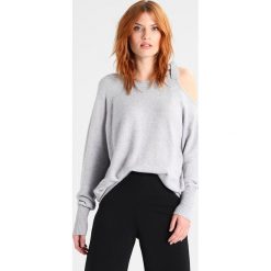 Swetry damskie: Vila VIRIL TIE Sweter light grey melange