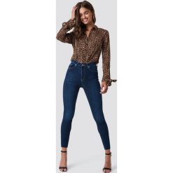 NA-KD Jeansy Skinny High Waist Raw Hem - Blue. Niebieskie jeansy damskie skinny marki NA-KD, z jeansu, z podwyższonym stanem. Za 141,95 zł.