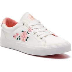 Tenisówki NYLON RED - WP40-8902Z White. Białe półbuty damskie Nylon Red, na co dzień, bez wzorów, z gumy, bez obcasa, na płaskiej podeszwie, bez zapięcia. Za 69,99 zł.