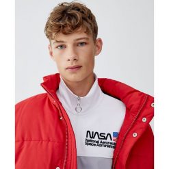 Bluza NASA z suwakiem. Zielone bluzy męskie rozpinane marki Pull&Bear, m. Za 109,00 zł.