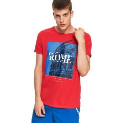 T-shirt z nadrukiem. Czerwone t-shirty męskie Top Secret, na zimę, m, z nadrukiem, z bawełny, klasyczne, z okrągłym kołnierzem, krótkie. W wyprzedaży za 14,99 zł.