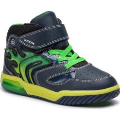 Sneakersy GEOX - J Inek B. C J949CC 0BU11 C0749 D Navy/Lime. Niebieskie trampki chłopięce Geox, bez wzorów, ze skóry ekologicznej, bez zapięcia. W wyprzedaży za 219,00 zł.