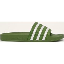 Adidas Originals - Klapki. Zielone kapcie męskie adidas Originals, z materiału. W wyprzedaży za 149,90 zł.