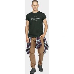 T-shirt męski TSM625 - ciemna zieleń - Outhorn. Żółte koszulki męskie Outhorn, m, bez wzorów, bez kołnierzyka, bez rękawów. Za 39,99 zł.