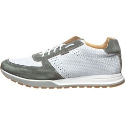 Skórzane sneakersy w kolorze biało-oliwkowym. Brązowe sneakersy męskie Otto Kern, bez wzorów, na sznurówki. W wyprzedaży za 285,95 zł.