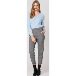 Spodnie z wysokim stanem: Second Female Sweter z dzianiny z dekoltem V Alissa – Blue