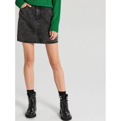 Jeansowa mini spódnica - Szary. Szare spódniczki damskie Cropp, s, bez wzorów, z jeansu, mini. W wyprzedaży za 39,99 zł.