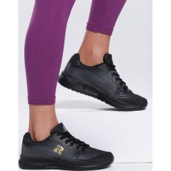 Czarne Buty Sportowe Seraglio. Czarne buty sportowe damskie Renee, bez wzorów, sportowe. Za 69,99 zł.