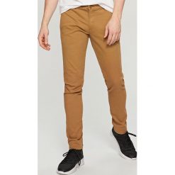 Chinosy męskie: Spodnie chino skinny – Beżowy