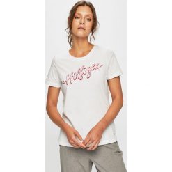 Tommy Hilfiger - Top. Białe bluzki damskie TOMMY HILFIGER, s, z nadrukiem, z bawełny, z okrągłym kołnierzem. W wyprzedaży za 169,90 zł.