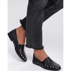 Czarne Mokasyny Hold On Me. Czarne mokasyny damskie Renee, ze skóry, na płaskiej podeszwie. Za 49,99 zł.