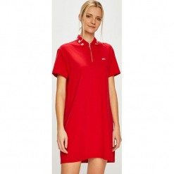 Tommy Jeans - Sukienka. Czerwone sukienki damskie Tommy Jeans, na co dzień, s, bez wzorów, z bawełny, casualowe, bez kołnierzyka, z krótkim rękawem, krótkie, mini, proste. Za 399,90 zł.