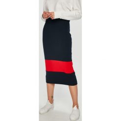Calvin Klein - Spódnica. Niebieskie spódniczki damskie Calvin Klein, na co dzień, s, bez wzorów, z elastanu, casualowe, z podwyższonym stanem, midi, proste. W wyprzedaży za 319,90 zł.