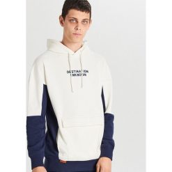 Dwukolorowa bluza z napisem - Kremowy. Białe bluzy męskie Cropp, s, z napisami, bez kołnierzyka, bez rękawów, bez kaptura. Za 119,99 zł.