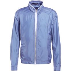 JOOP! SHOLTI Kurtka wiosenna blau. Niebieskie kurtki męskie JOOP!, m, bez wzorów, z poliesteru. W wyprzedaży za 399,60 zł.